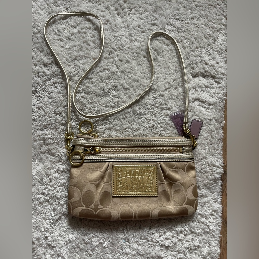 Coach Poppy Signature Front Zip Pleated Wristlet Clutch Purse — Tan/Bronze
